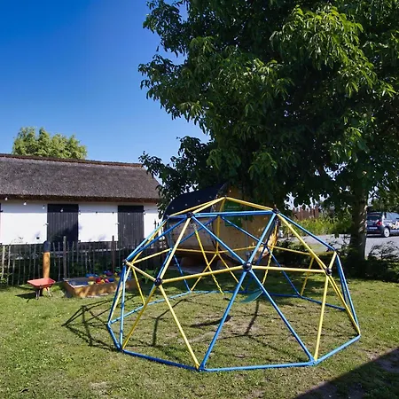 Nah Am Meer, Ruhige Lage, Gratis Nutzung Vom Ahoi Erlebnisbad Und Sauna In Sellin - Haus Buednerstube 2 *