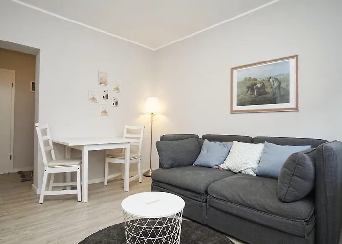 Nah Am Meer, Ruhige Lage, Gratis Nutzung Vom Ahoi Erlebnisbad Und Sauna In Sellin - Haus Buednerstube 2 * Middelhagen