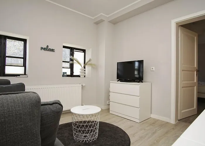 Nah Am Meer, Ruhige Lage, Gratis Nutzung Vom Ahoi Erlebnisbad Und Sauna In Sellin - Haus Buednerstube 2 Apartmán Middelhagen