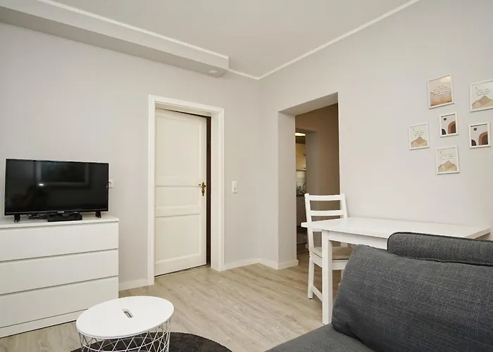 Nah Am Meer, Ruhige Lage, Gratis Nutzung Vom Ahoi Erlebnisbad Und Sauna In Sellin - Haus Buednerstube 2 Apartmán