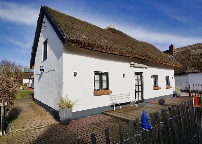 Nah Am Meer, Ruhige Lage, Gratis Nutzung Vom Ahoi Erlebnisbad Und Sauna In Sellin - Haus Buednerstube 2 * Middelhagen