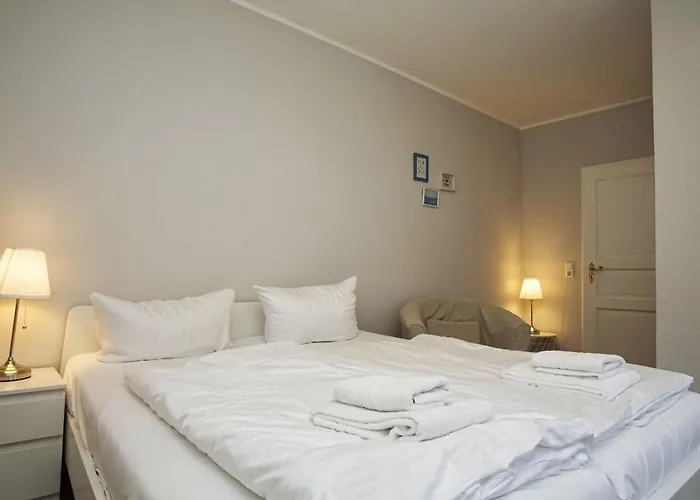 Nah Am Meer, Ruhige Lage, Gratis Nutzung Vom Ahoi Erlebnisbad Und Sauna In Sellin - Haus Buednerstube 2 Apartmán