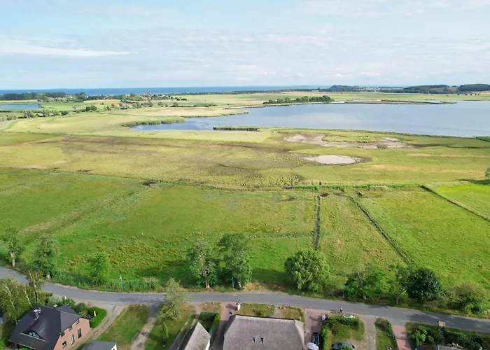 Nah Am Meer, Ruhige Lage, Gratis Nutzung Vom Ahoi Erlebnisbad Und Sauna In Sellin - Haus Buednerstube 2 * Middelhagen